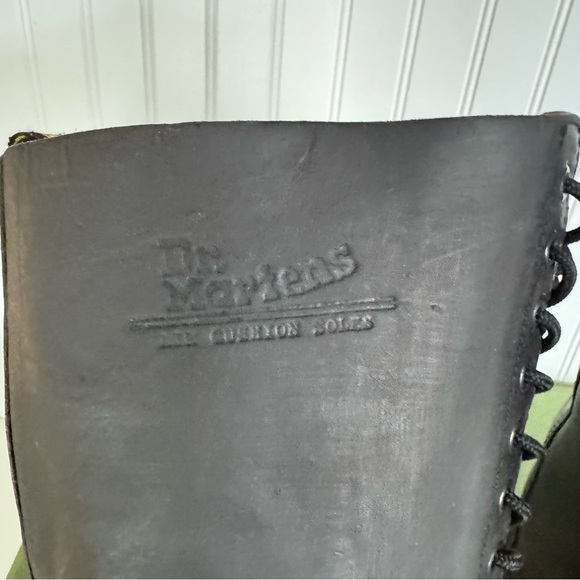 VTG England #1420 Dr. Martens OG 20-Eyelet Lace-Up Boots in Black Leather - Picture 8 of 16